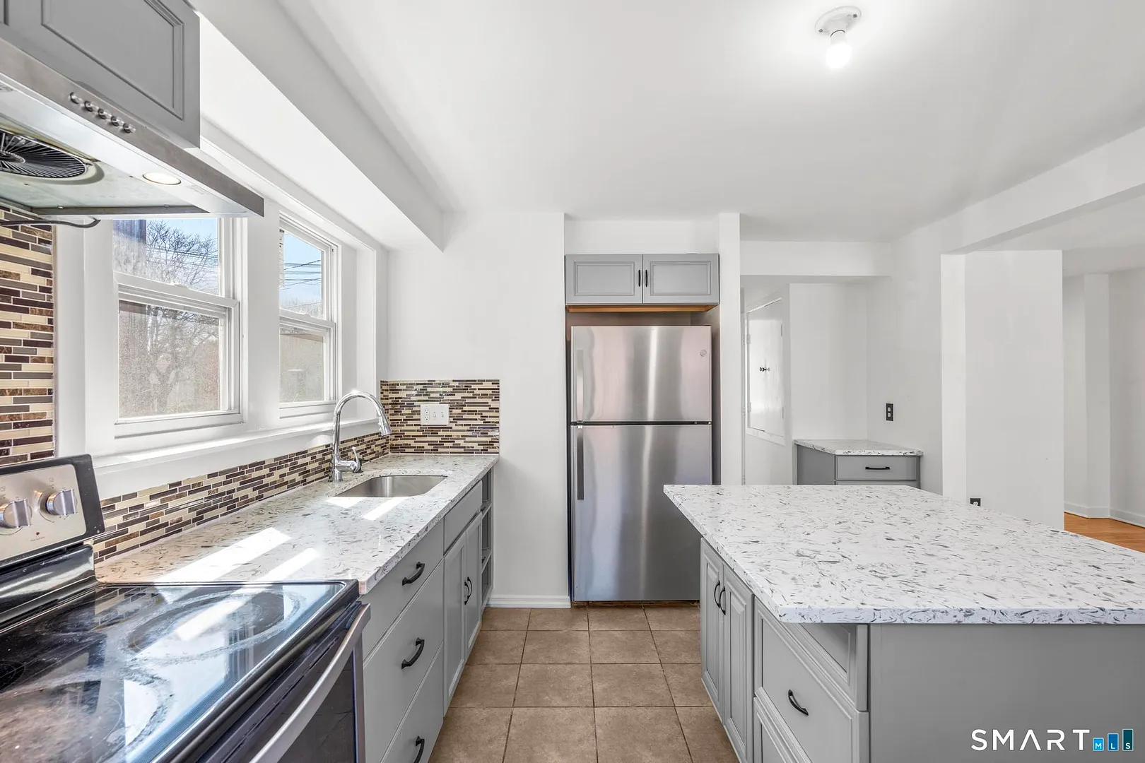 28-32 Starr Avenue  #11 Photo 8