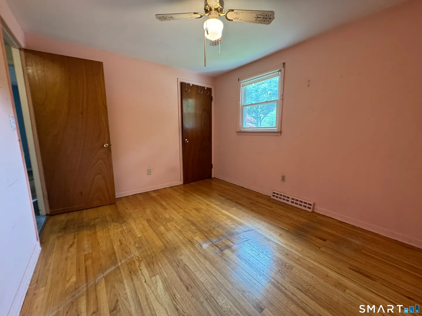 665 Bradley Street Photo 19