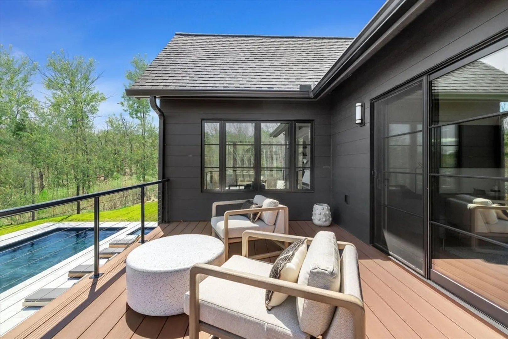 61 Green Avenue Photo 16