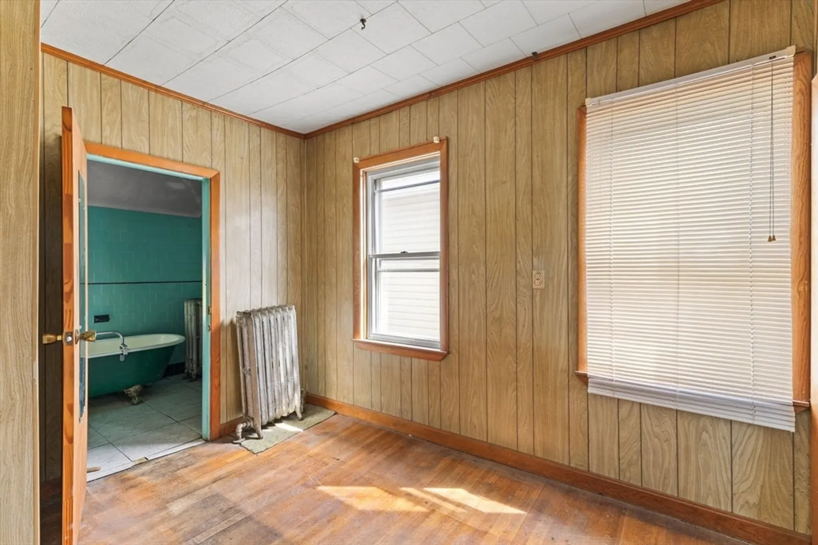 2018 Pleasant St Photo 17