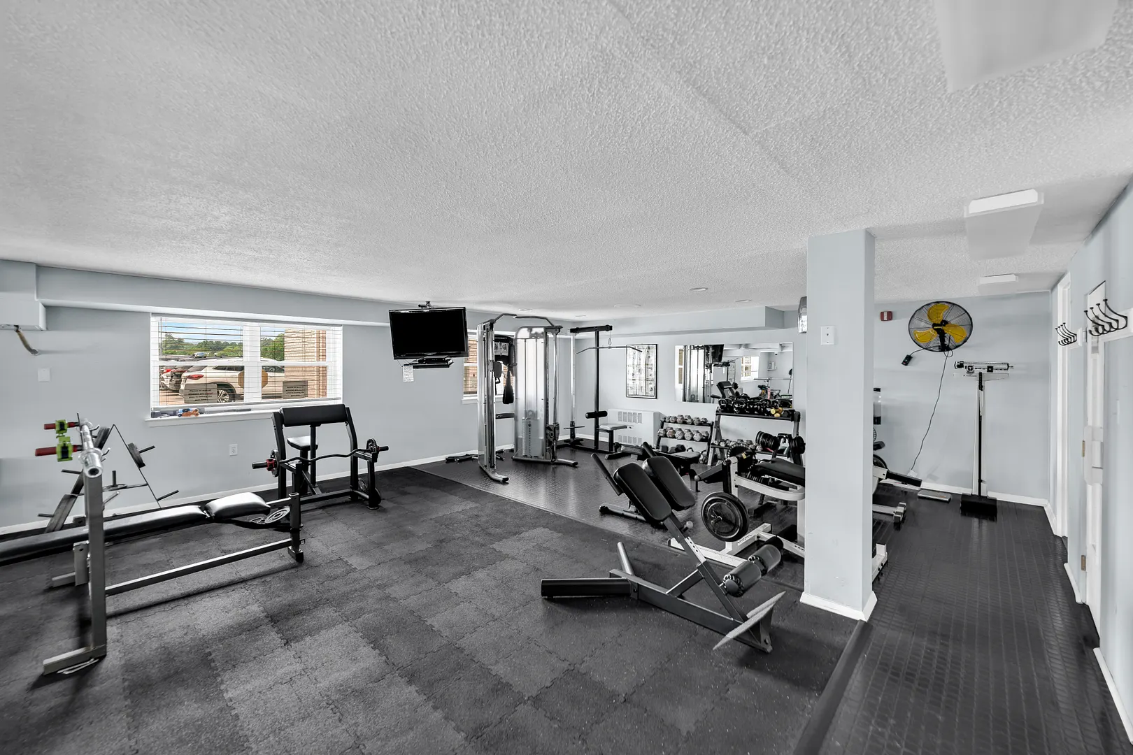 893 Farmington Avenue  #1C Photo 17