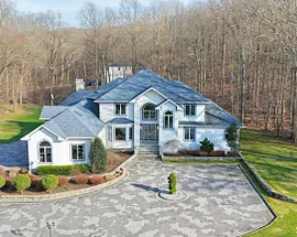 39 Golden Hill Lane