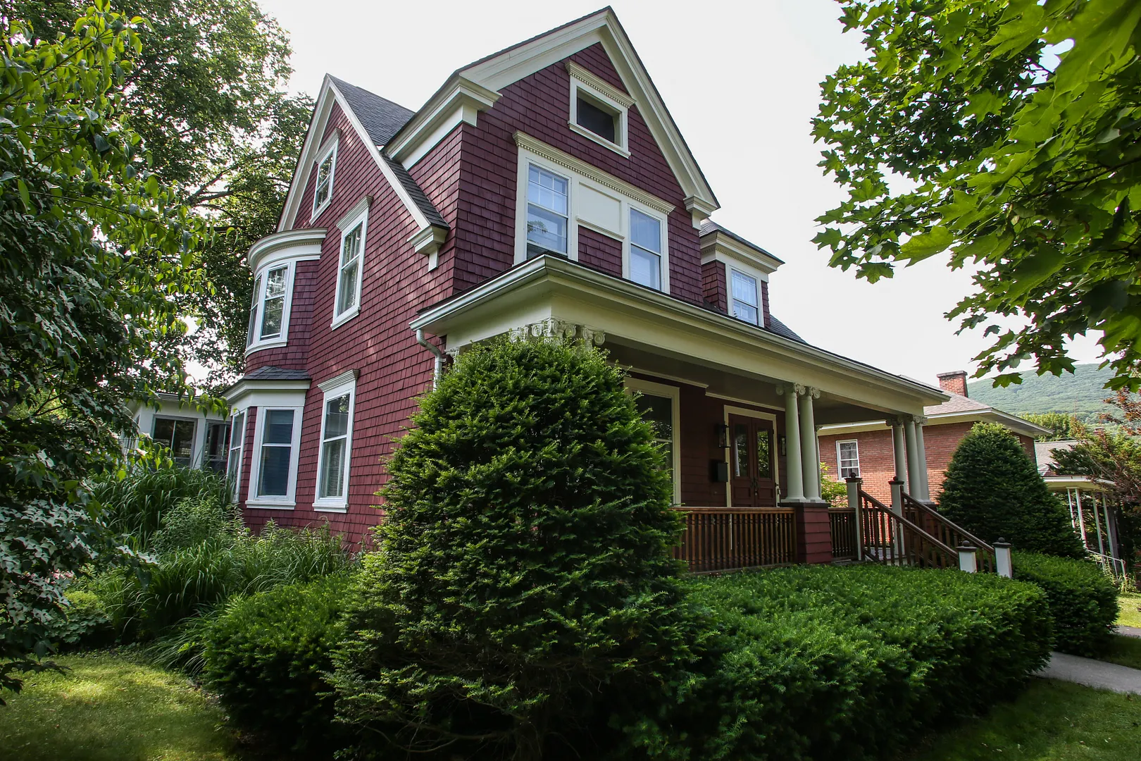 55 Marion Ave Photo 4