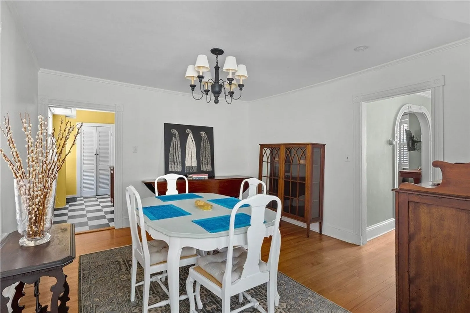 8 Sanford Street Photo 6