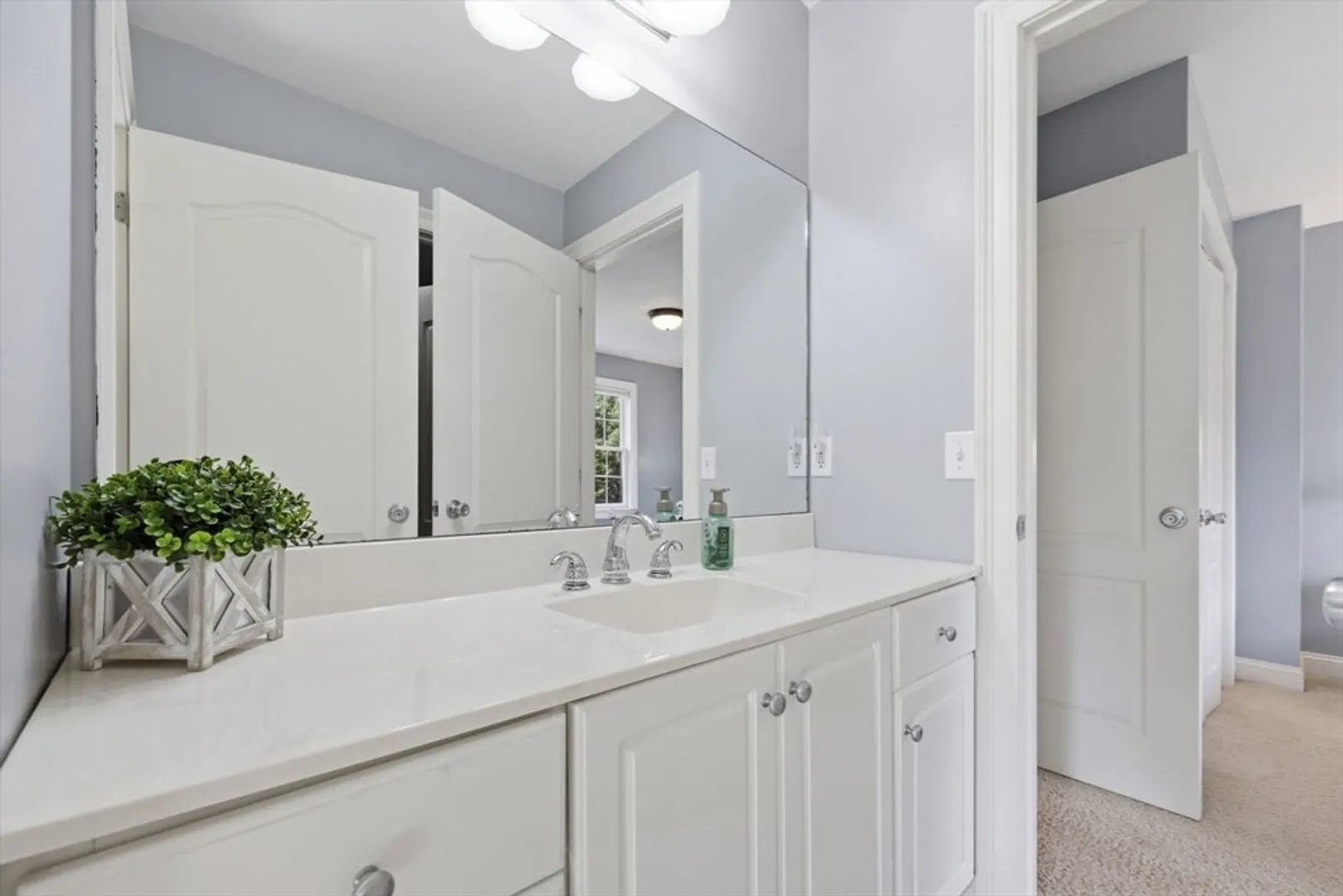 8 Lexington Circle Photo 35