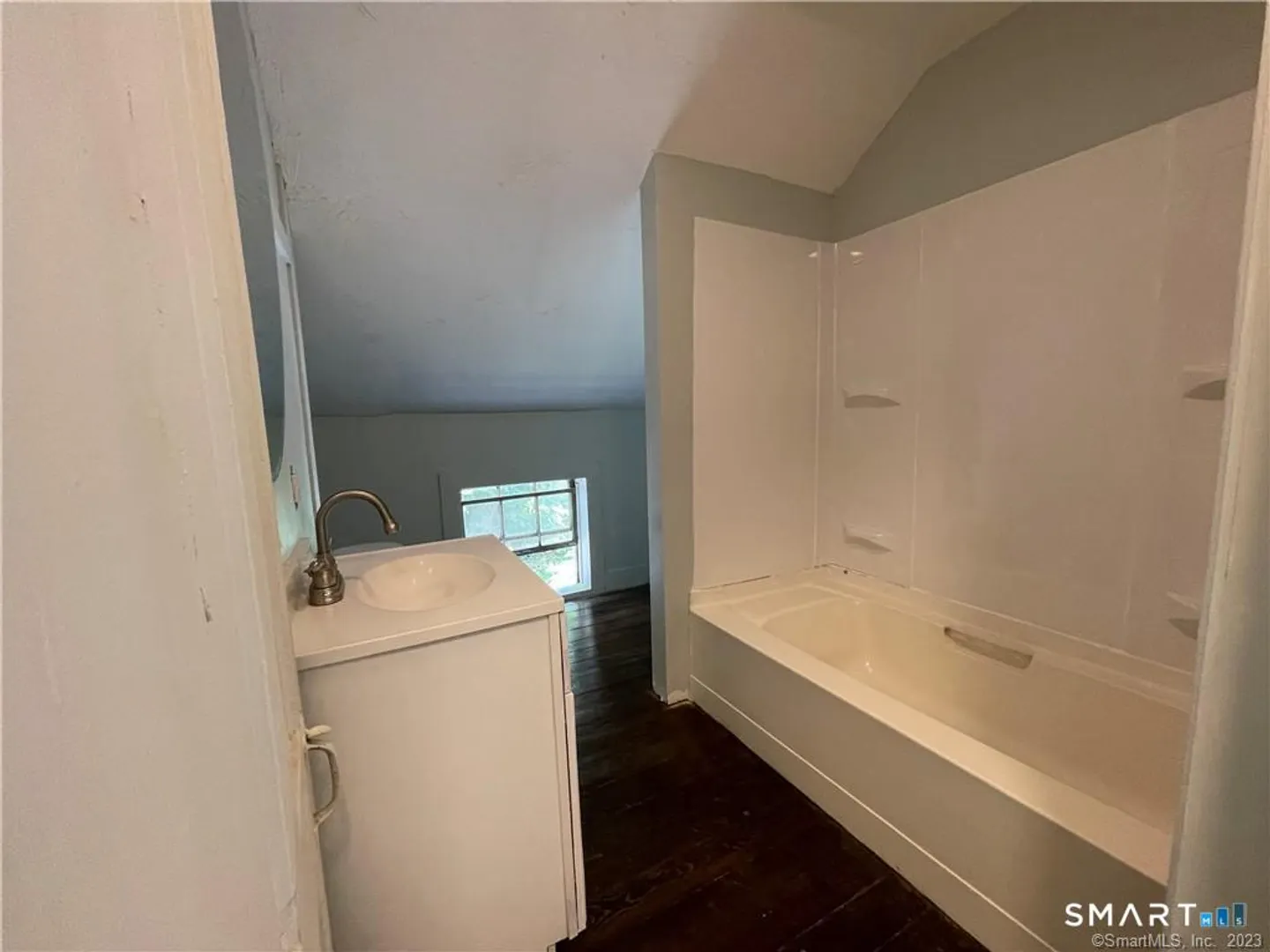 155 Riverside Drive Photo 9