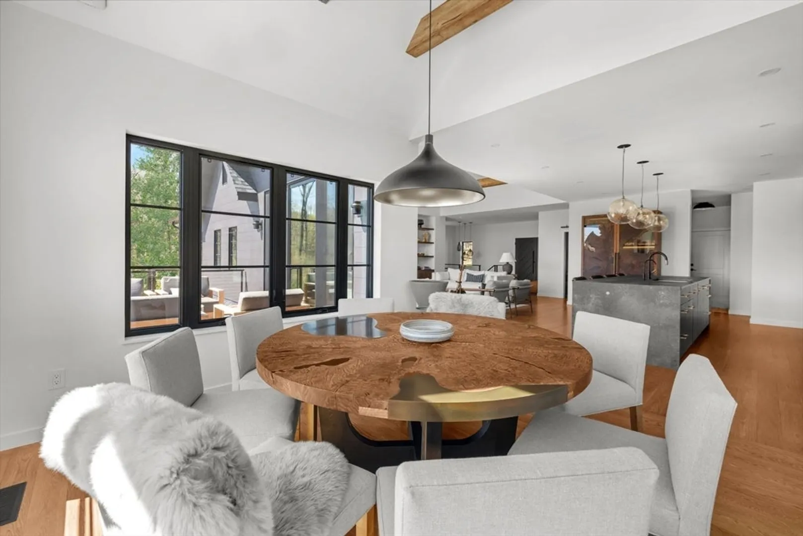 61 Green Avenue Photo 12