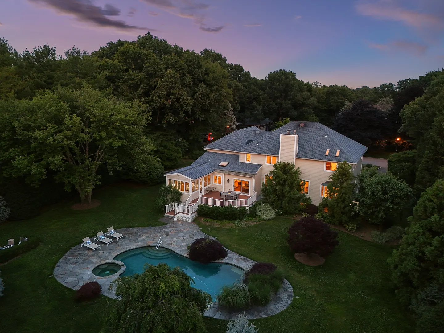 10 Crestview Drive Photo 2