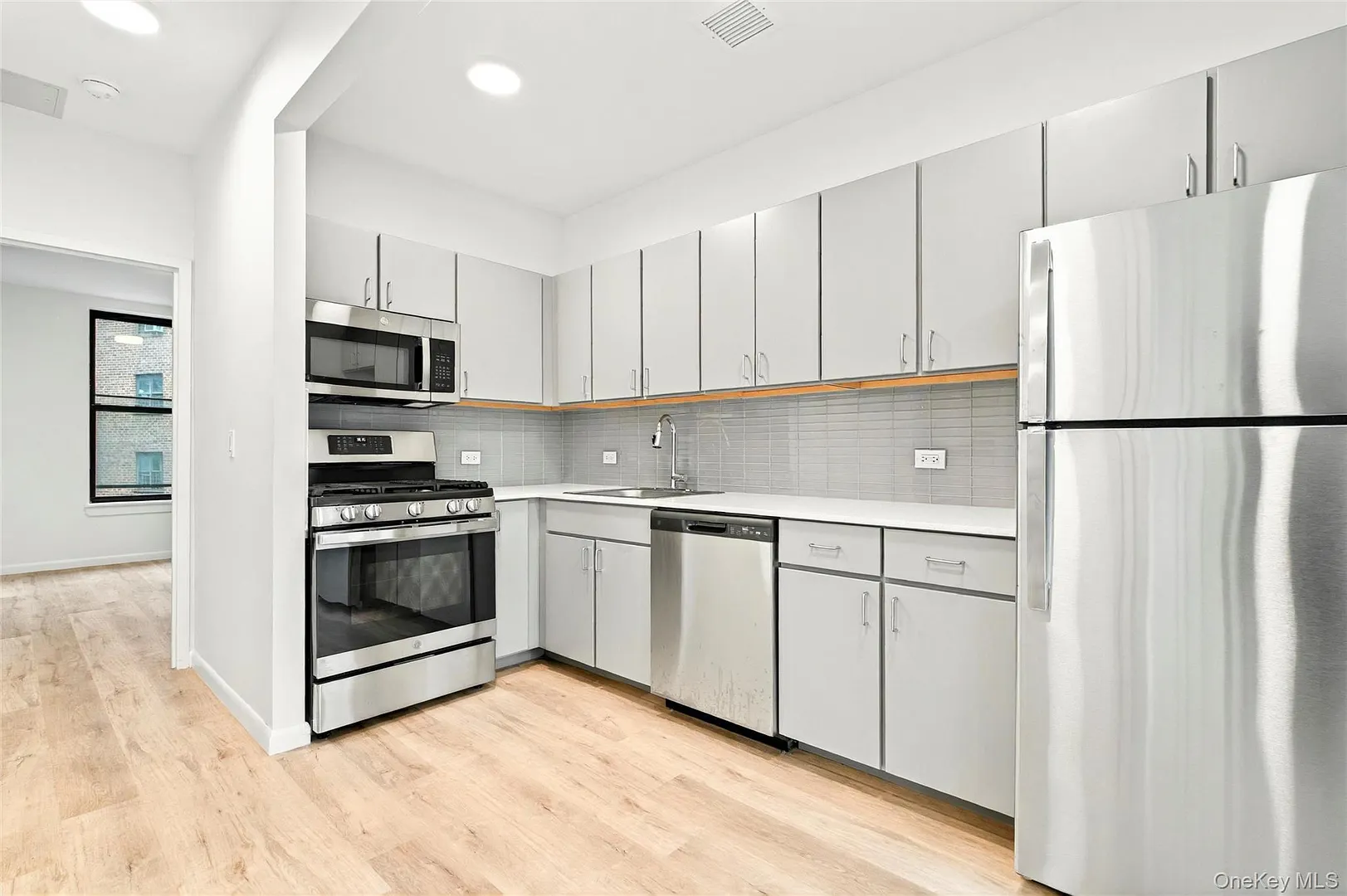 355 Bronx River Avenue  #1B Photo 11