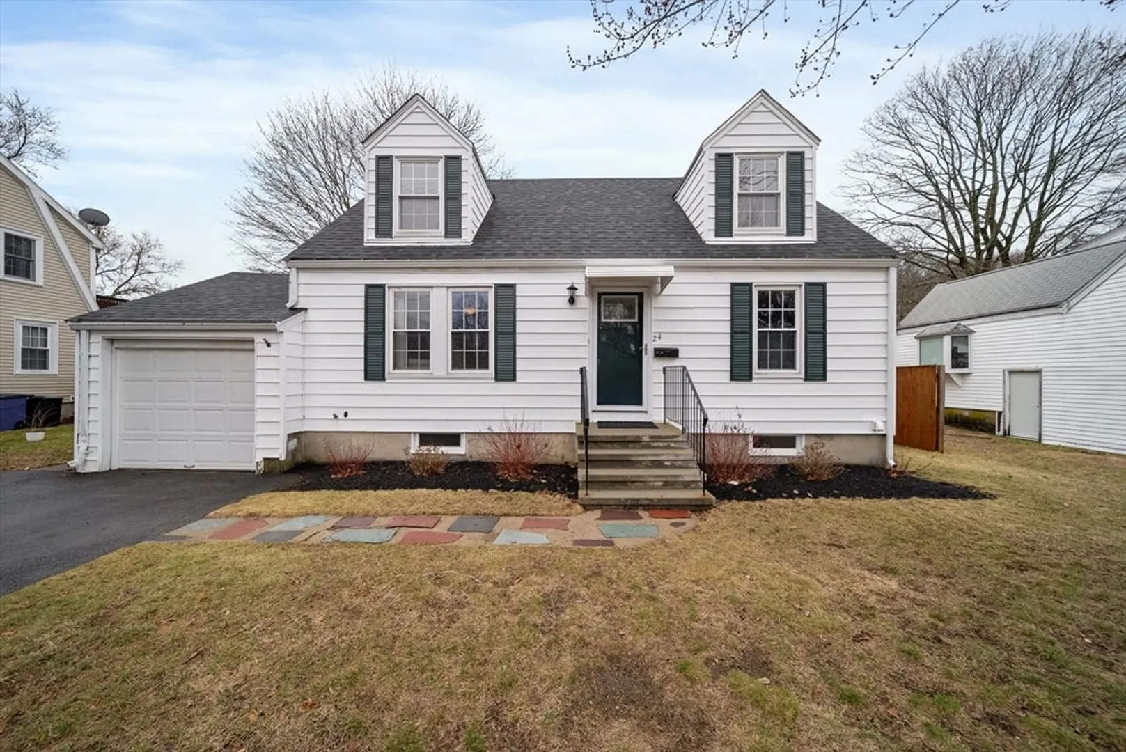 24 Dexter St Photo 2
