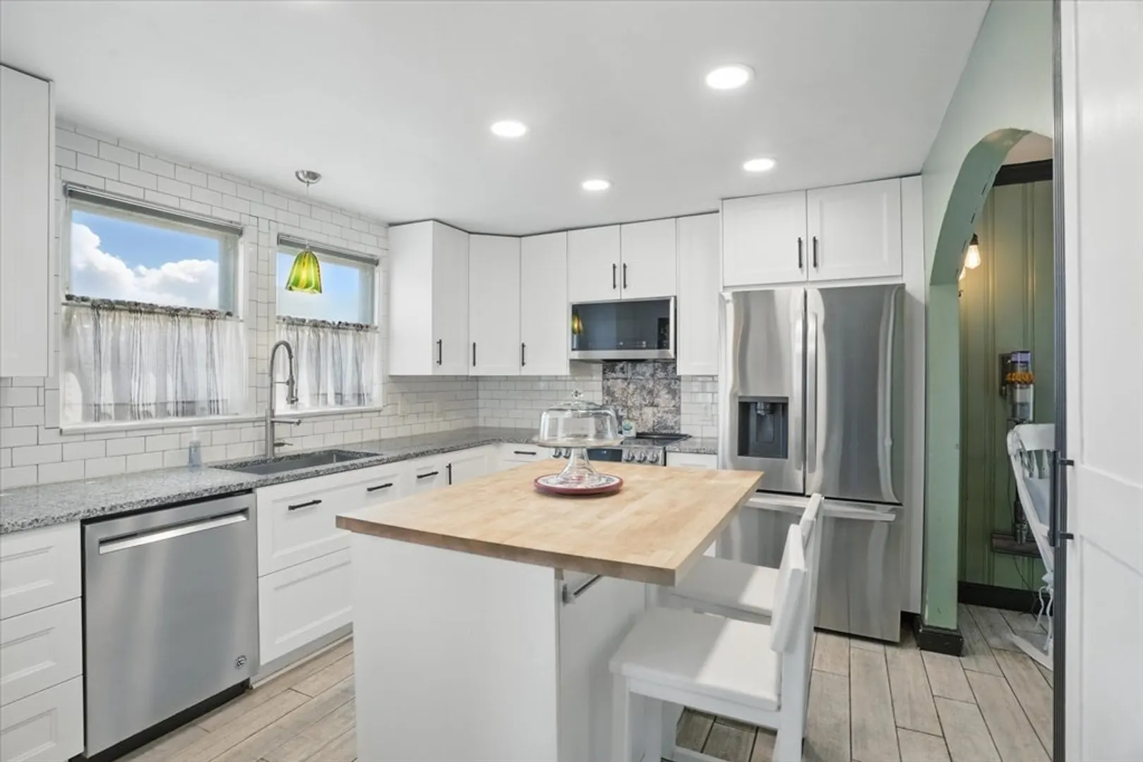 14 Lambert Ave Photo 7