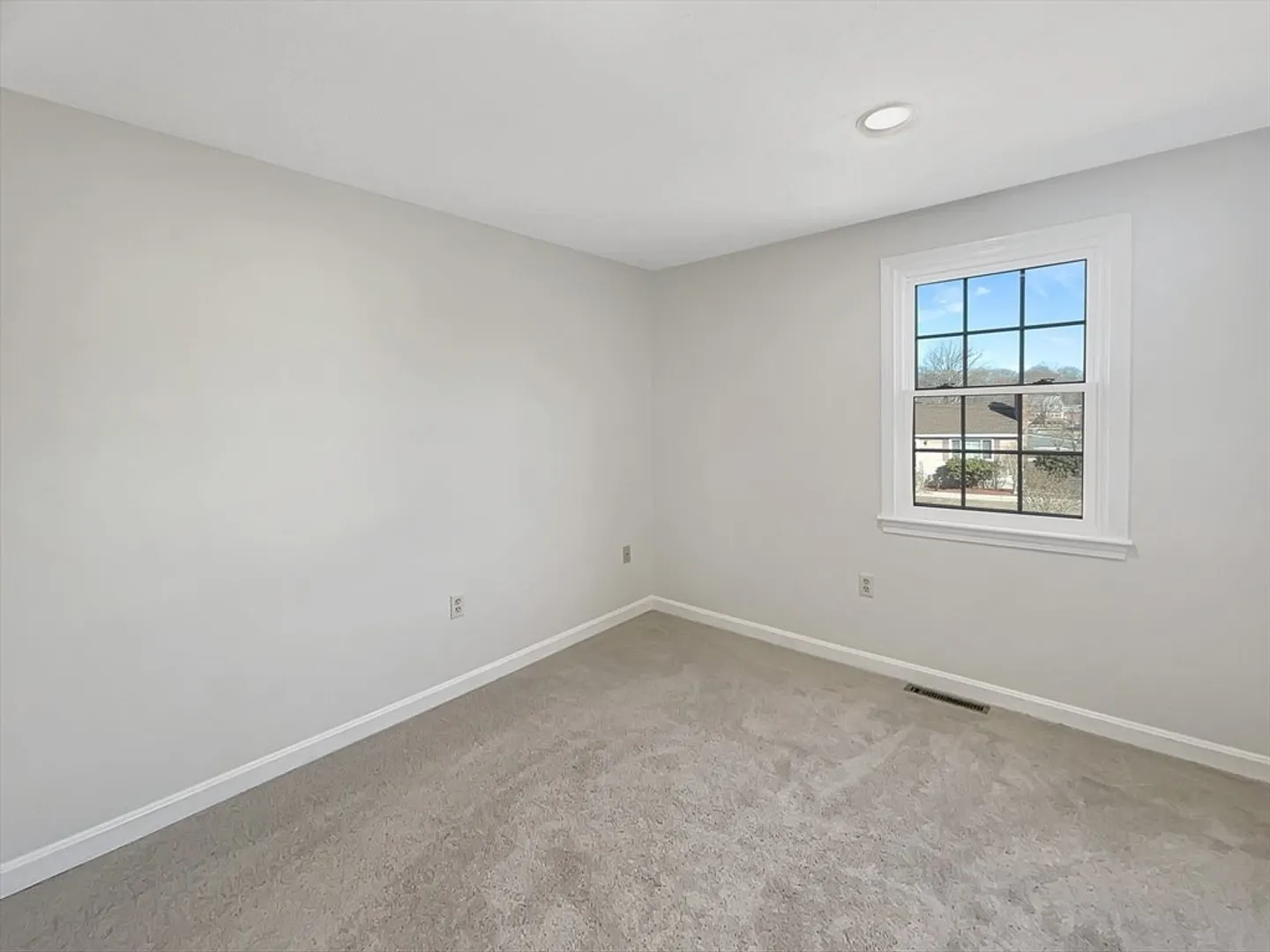 10 Venice St Photo 18