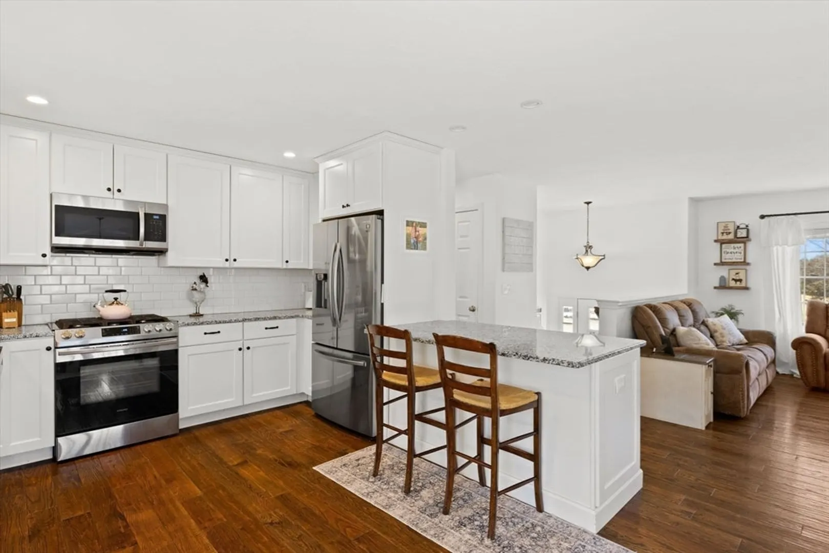 207 Oak St Photo 13