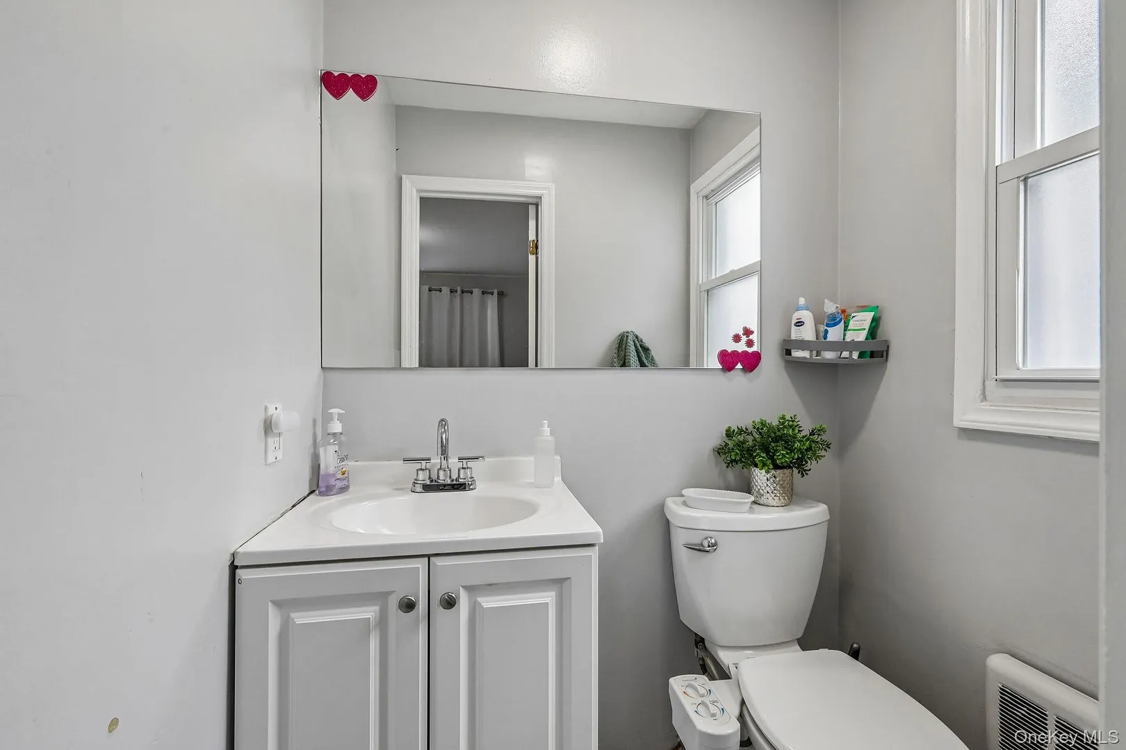 583 Bellevue Avenue N Photo 32