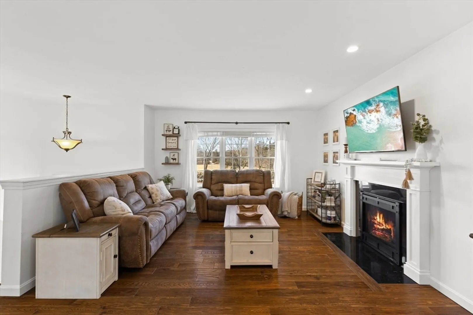 207 Oak St Photo 5