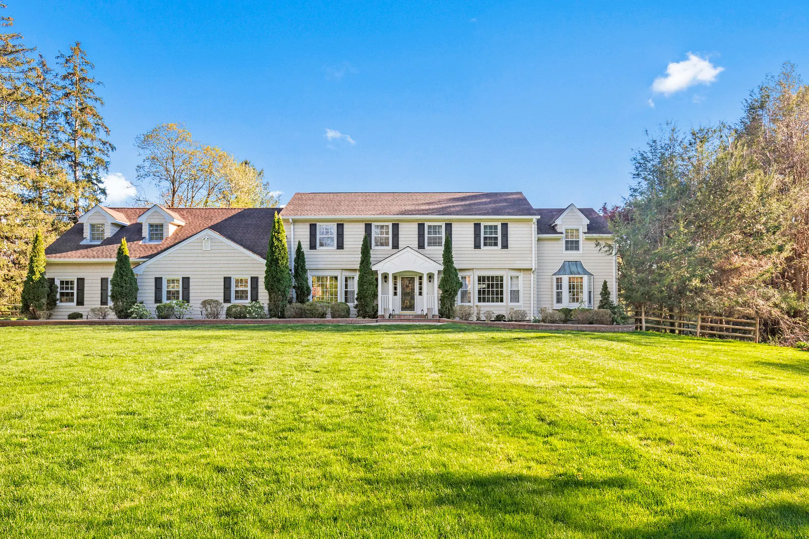 1 Redbrooke Place Photo 1