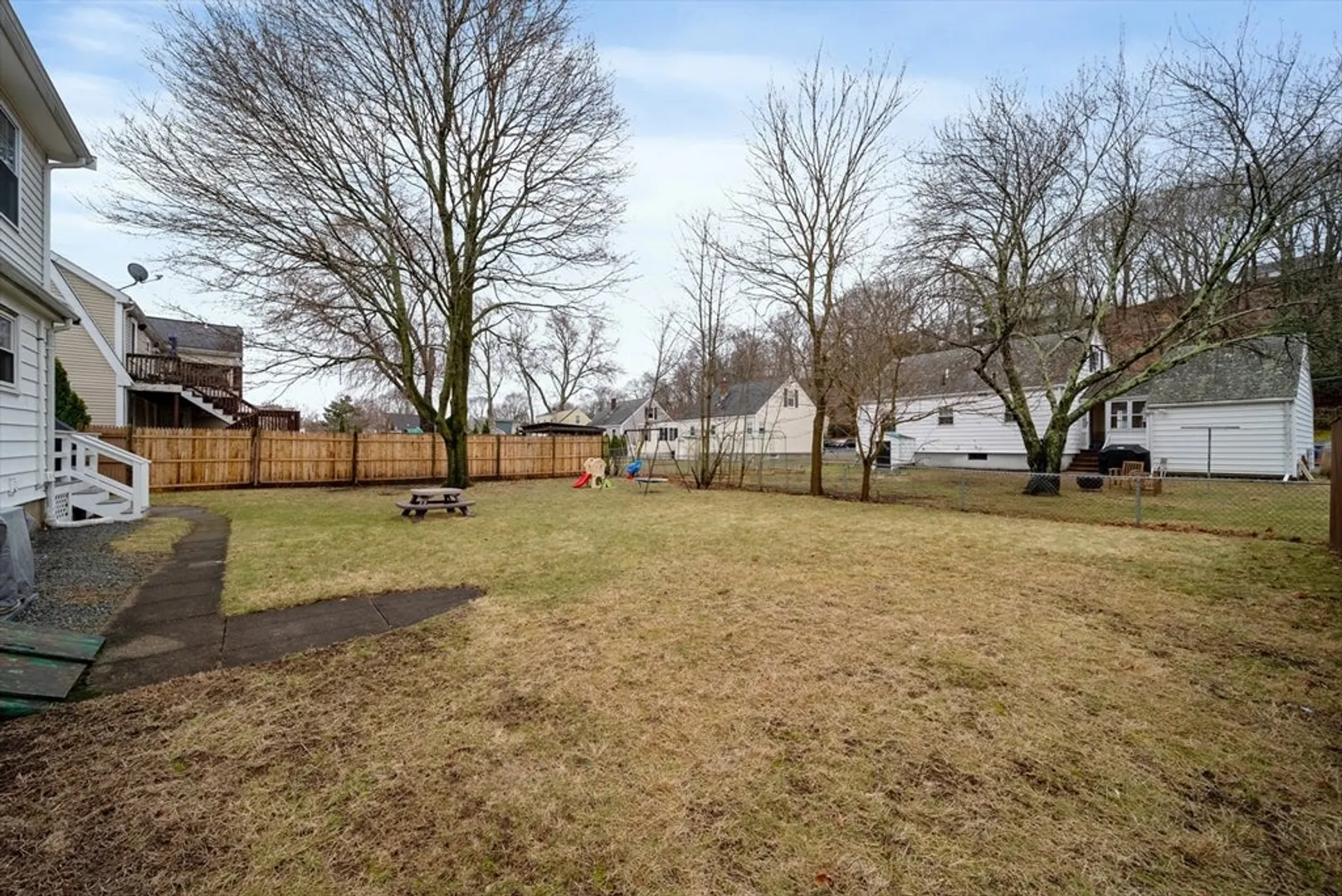 24 Dexter St Photo 30