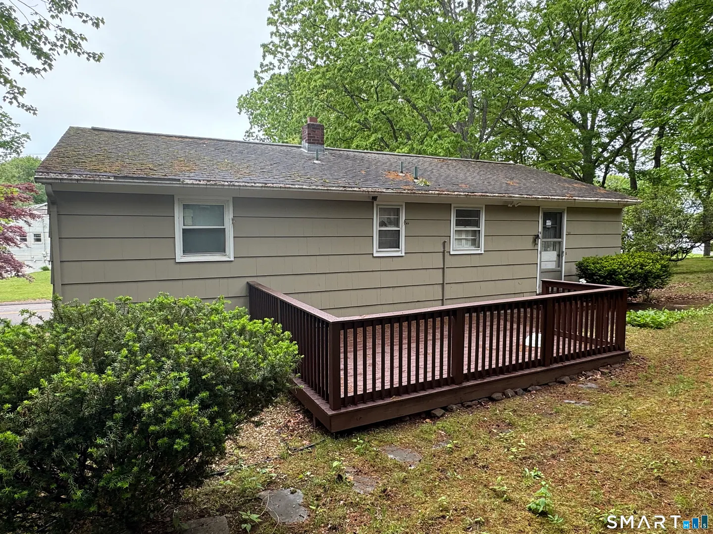 665 Bradley Street Photo 6
