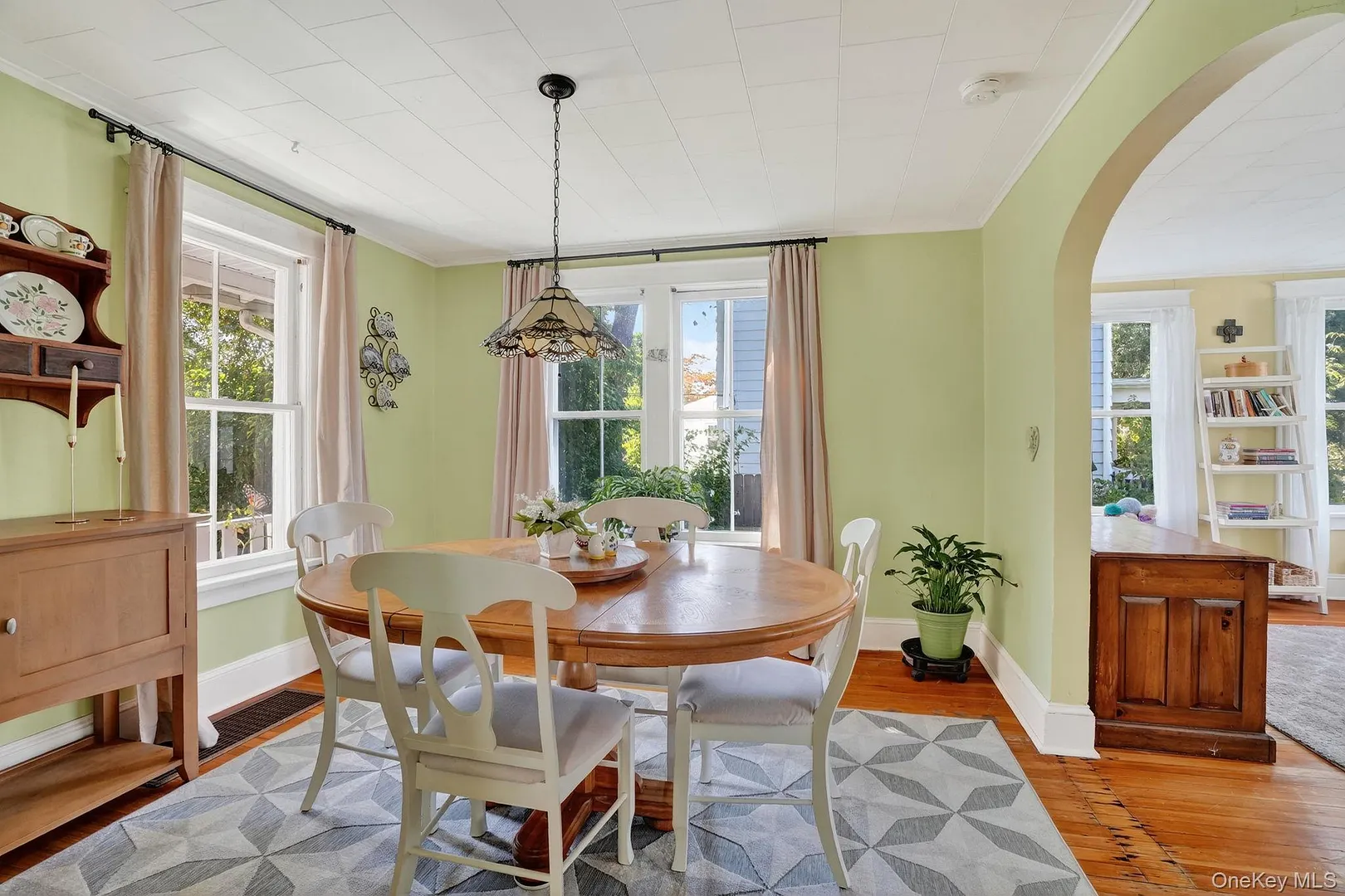 176 S Grand Avenue Photo 9