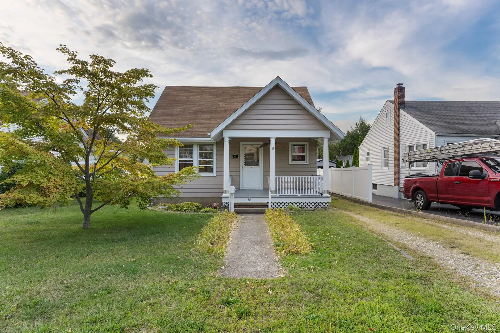 16 Oak Terrace Photo 1