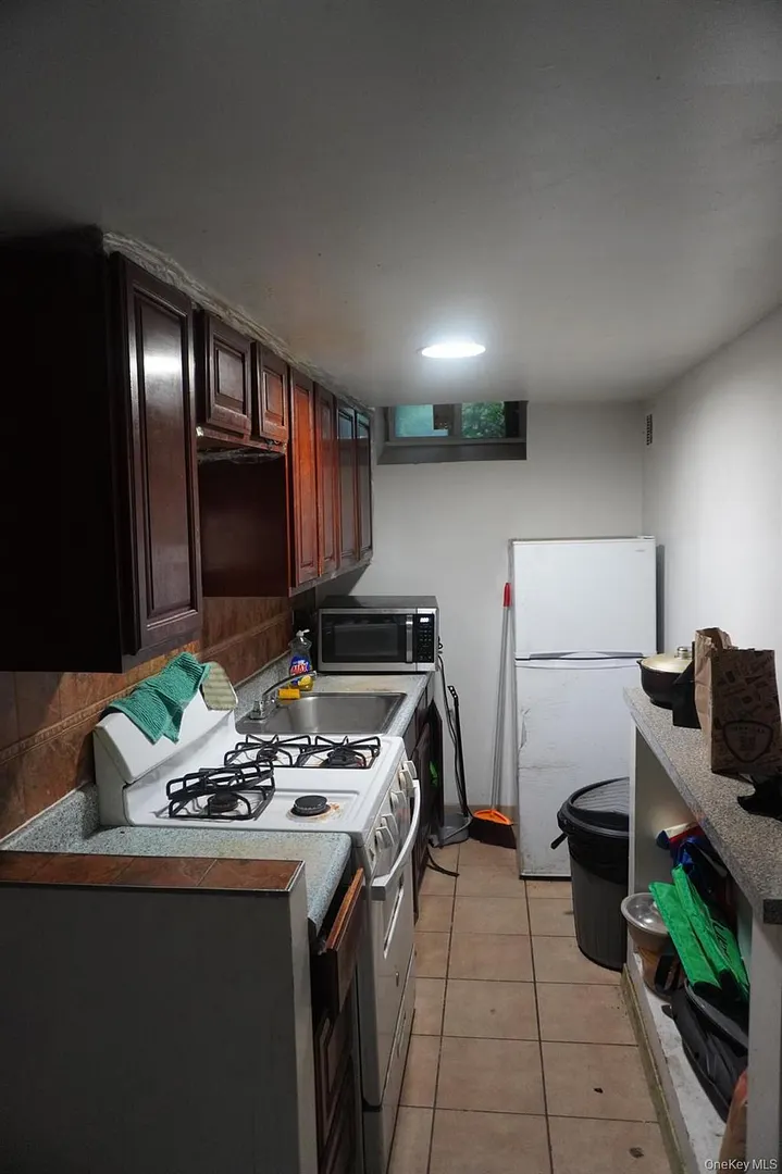 1384 Clinton Avenue Photo 9