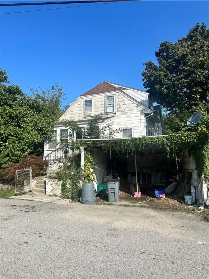 17 Archer Avenue Photo 1