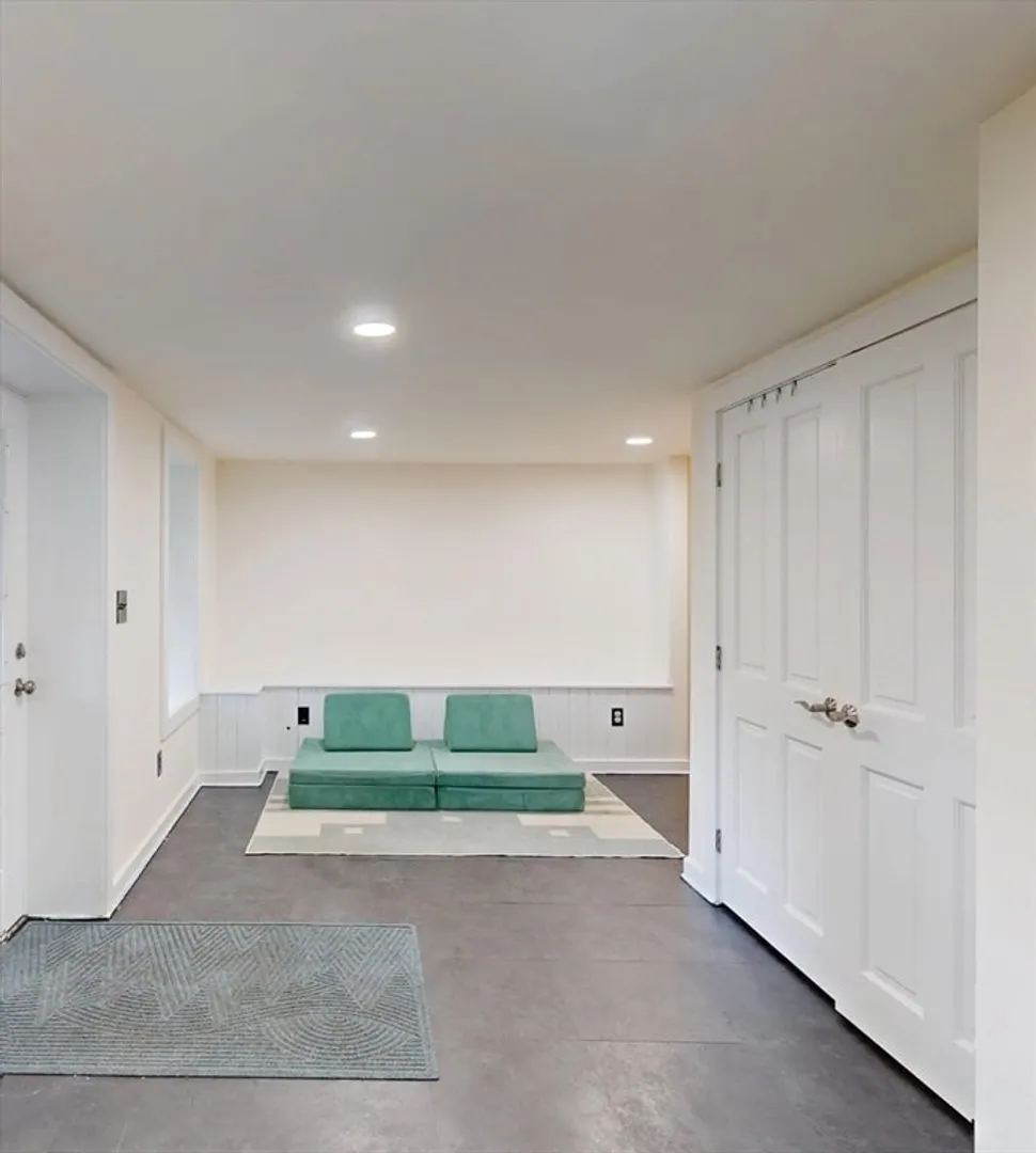 44 Green St Photo 35