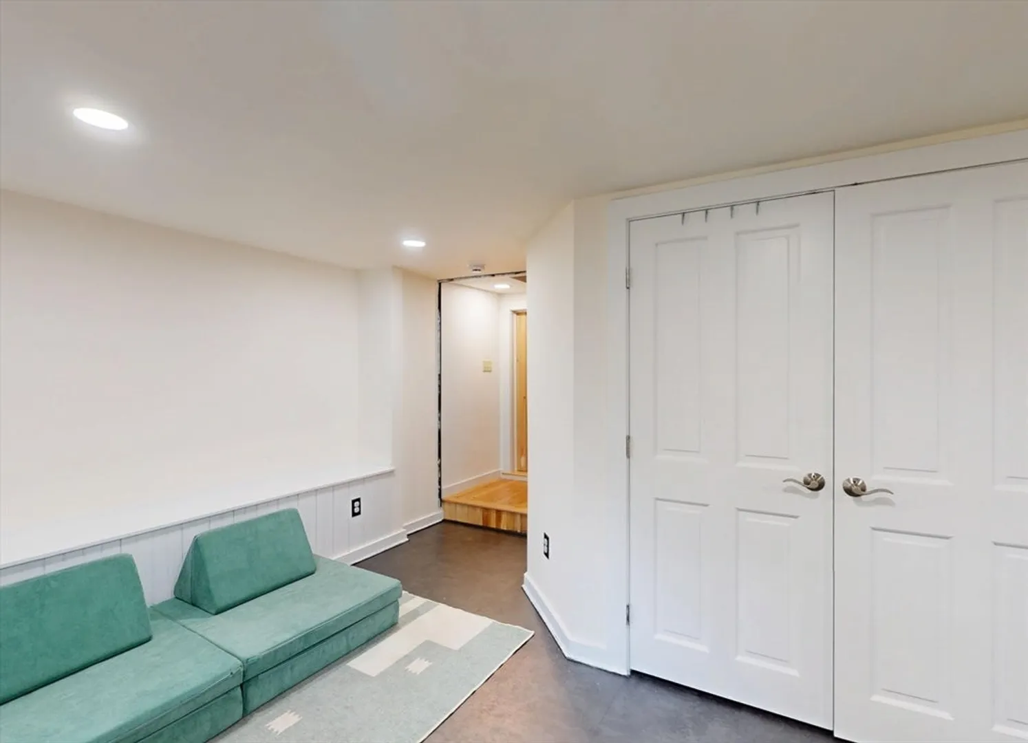 44 Green St Photo 33