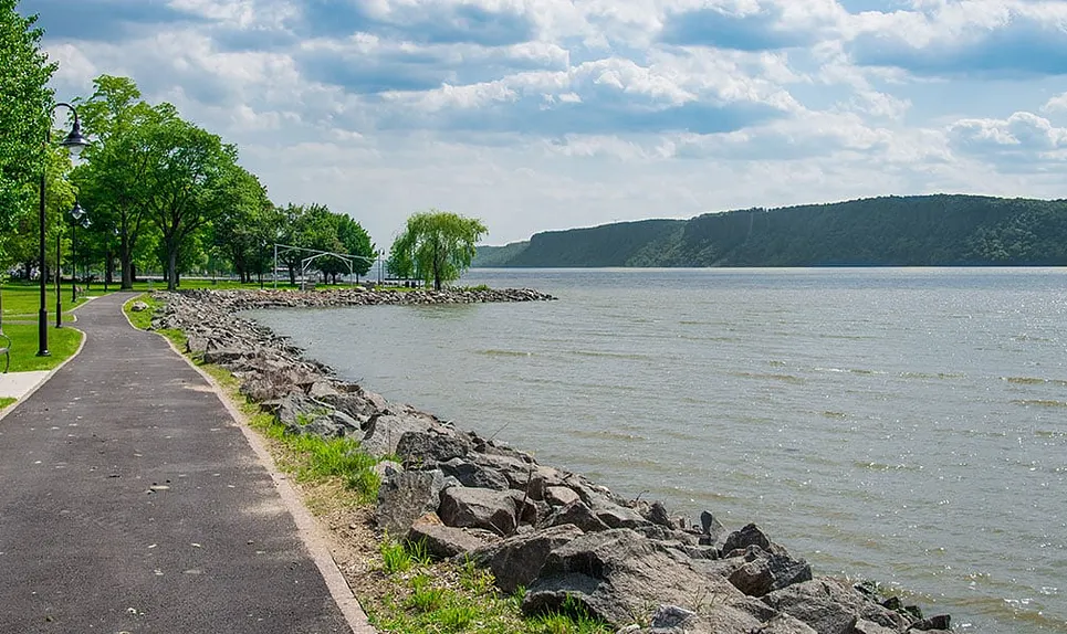 Dobbs Ferry>