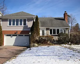 808 Wolfs Lane