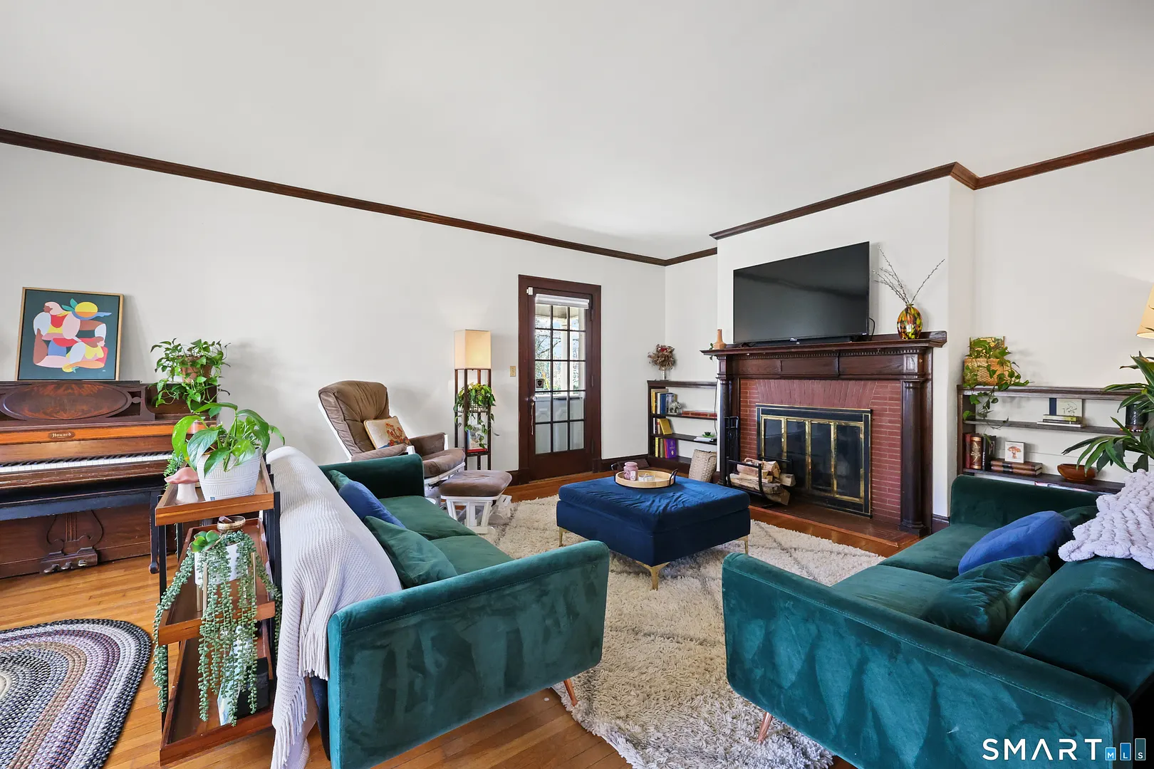 1720 Whitney Avenue Photo 5