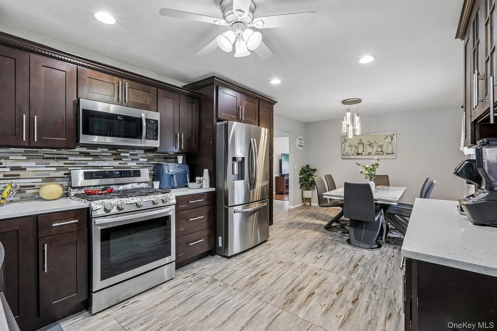 583 Bellevue Avenue N Photo 18