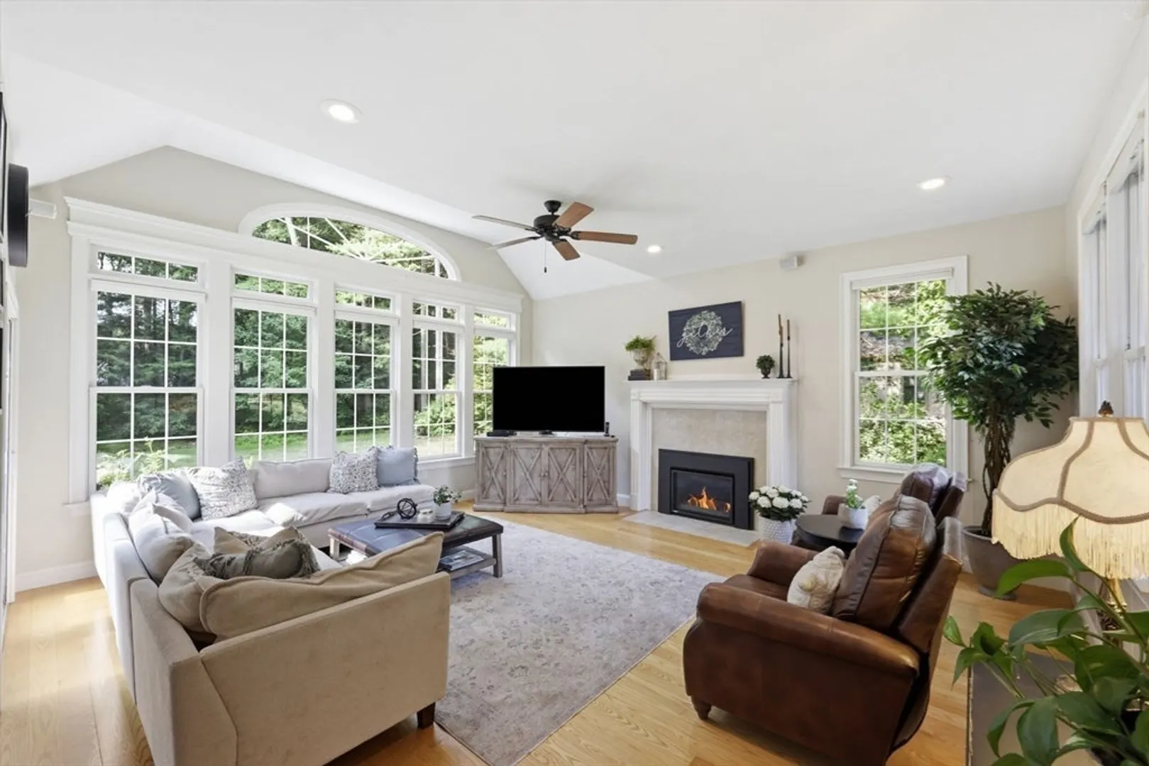 8 Lexington Circle Photo 22