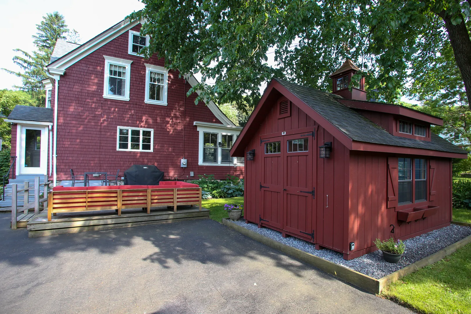 55 Marion Ave Photo 26