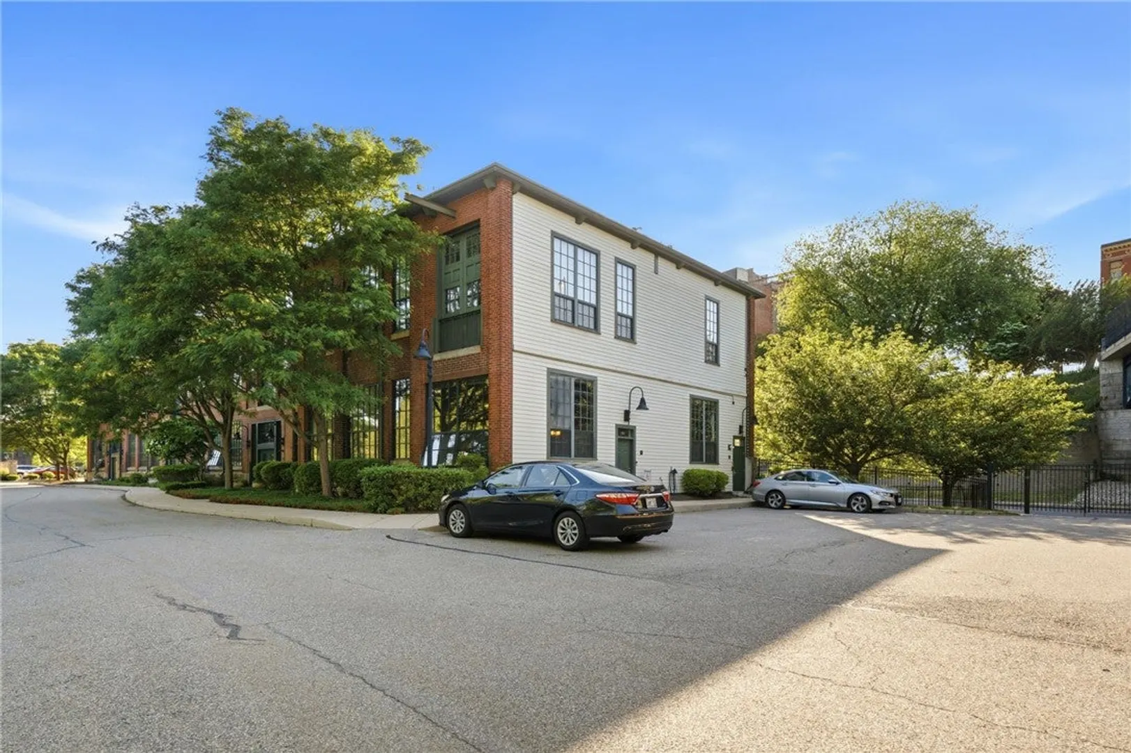 180 Allen Street  #101 Photo 31