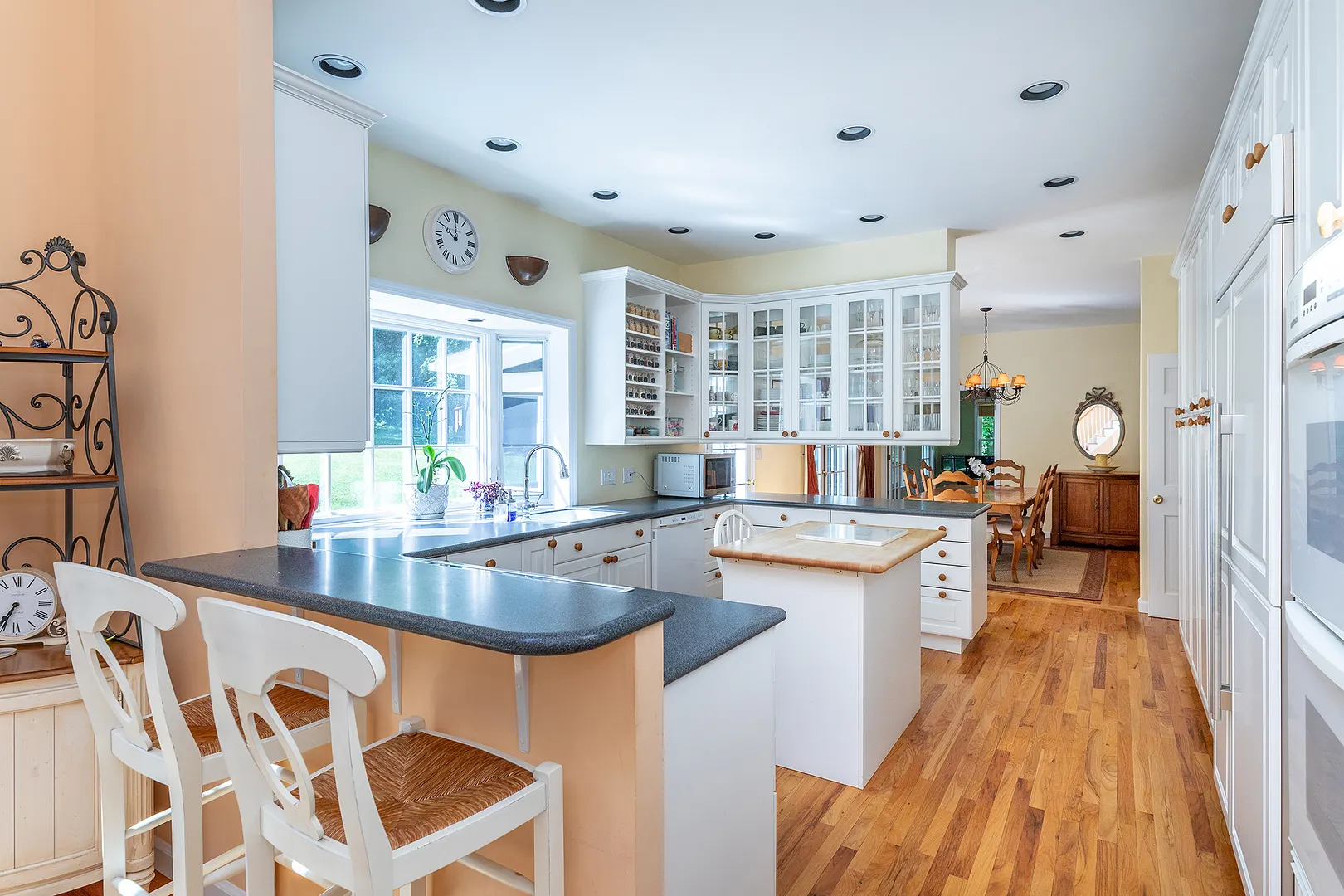 37 Woodruff Lane Photo 6