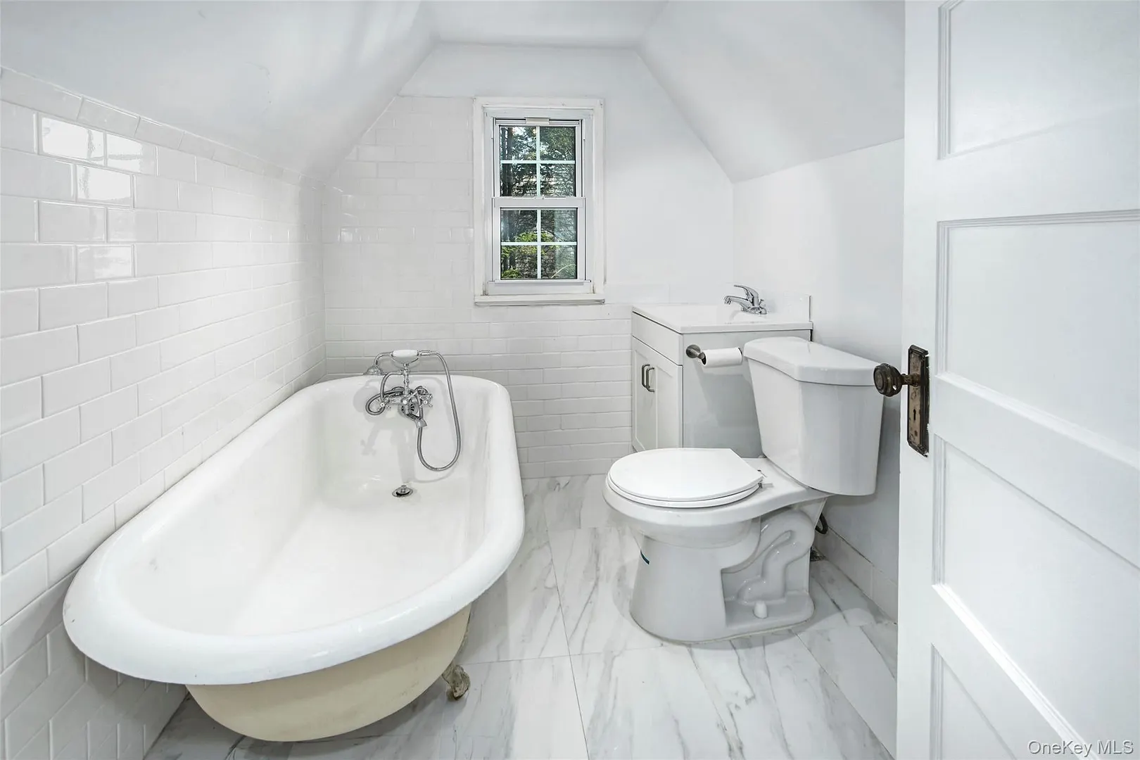 2 Byworth Road Photo 26