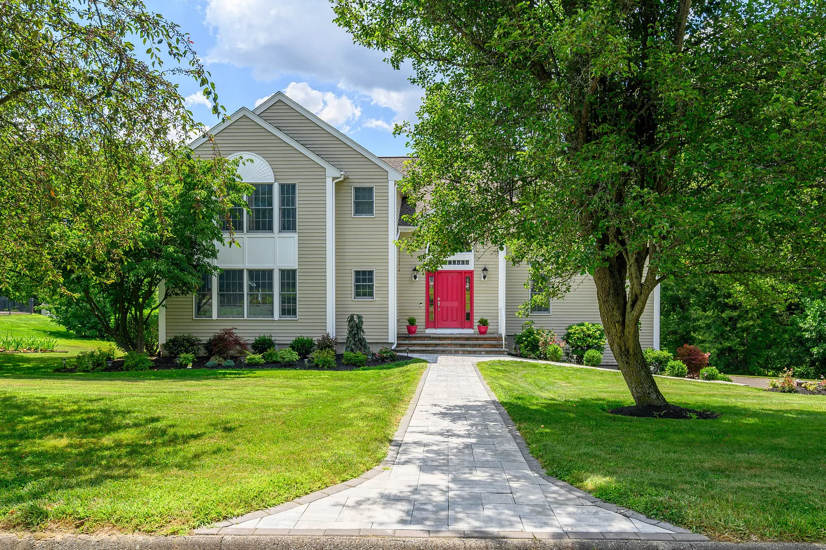20 Laura Drive Photo 2