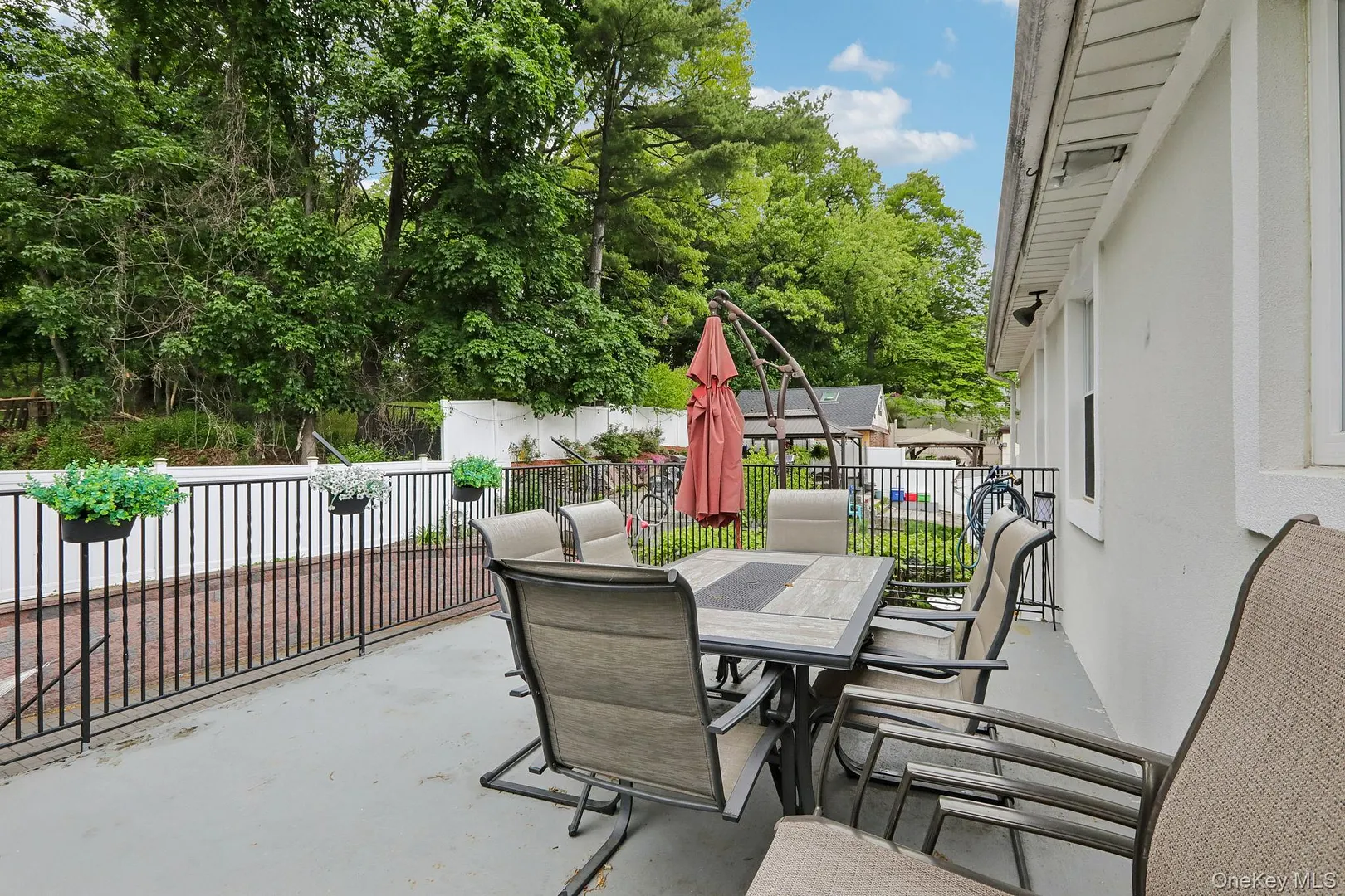 583 Bellevue Avenue N Photo 7