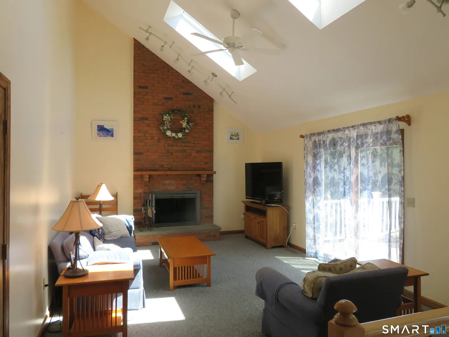 836 Wolf Hill Road Photo 10