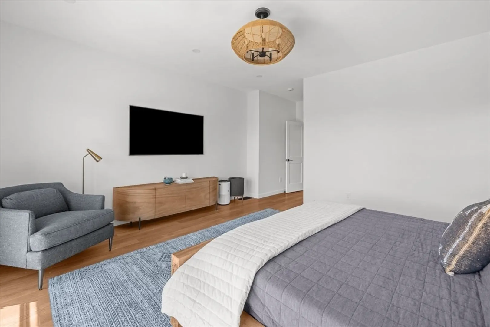 61 Green Avenue Photo 14