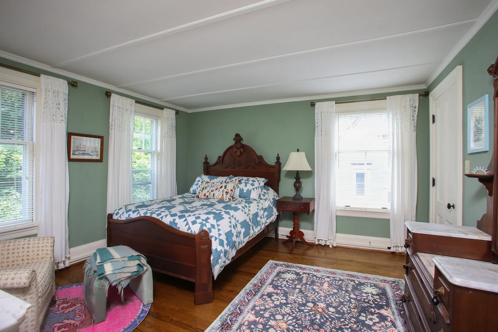 55 Marion Ave Photo 18