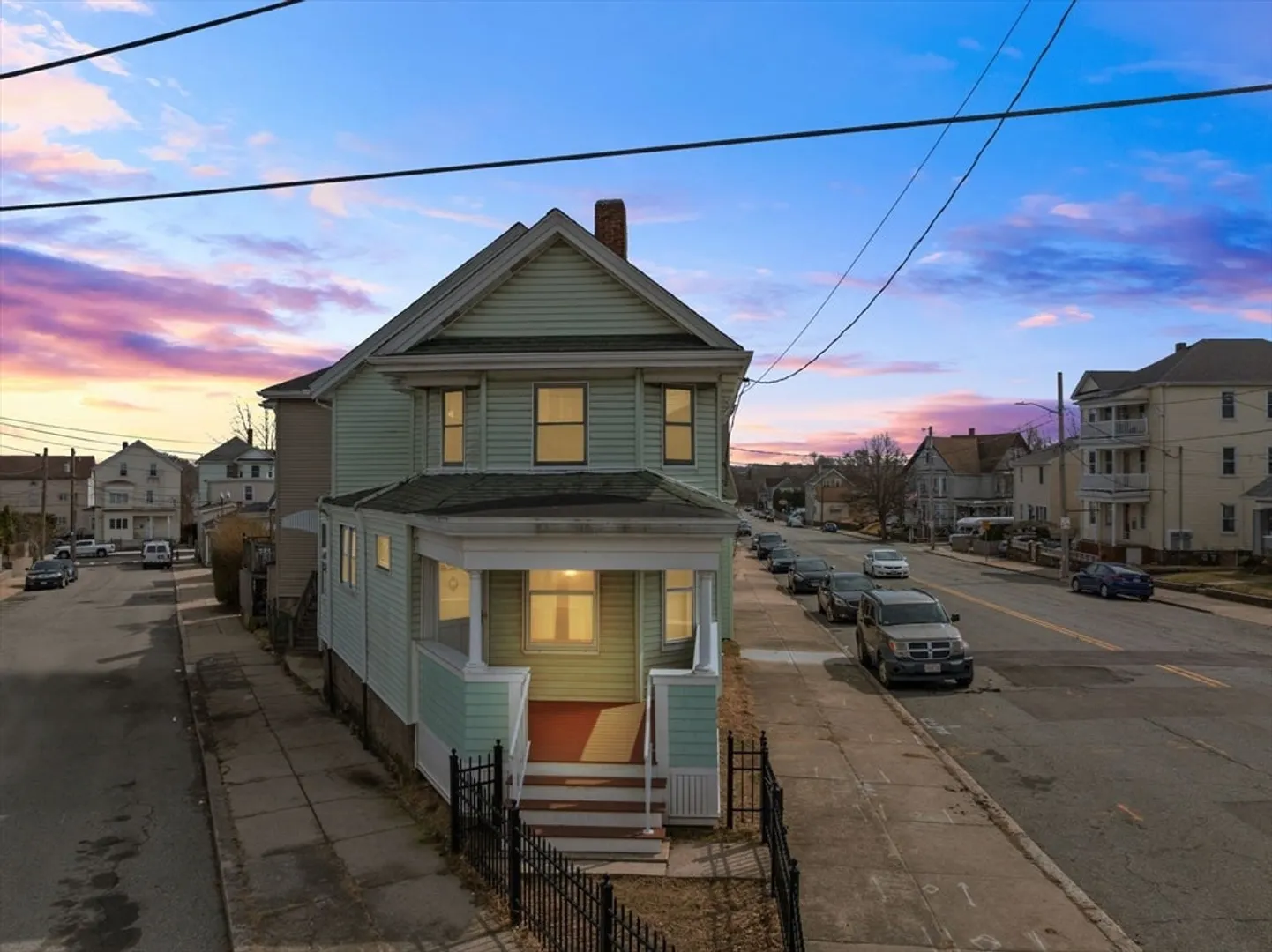 2018 Pleasant St Photo 2