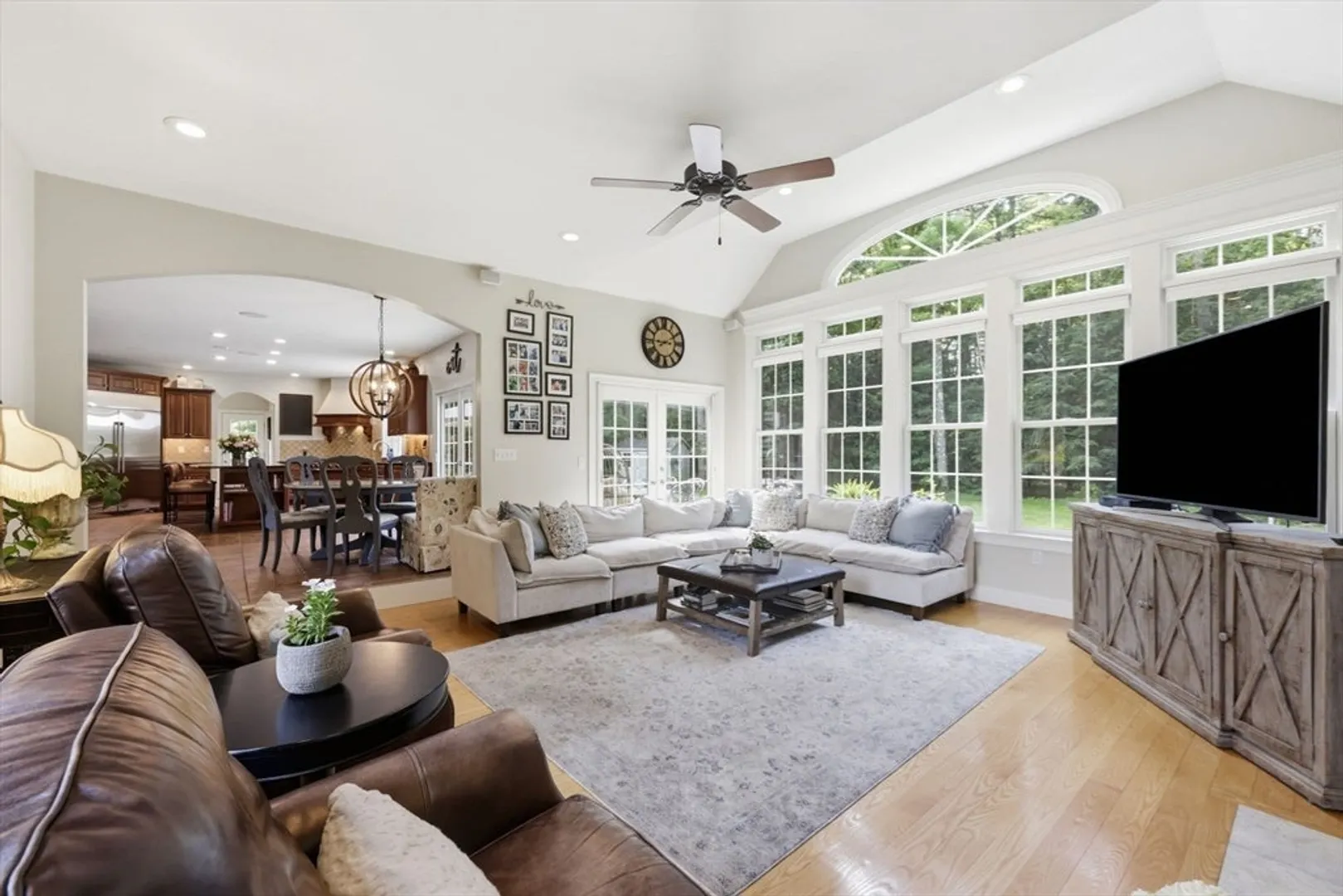8 Lexington Circle Photo 21