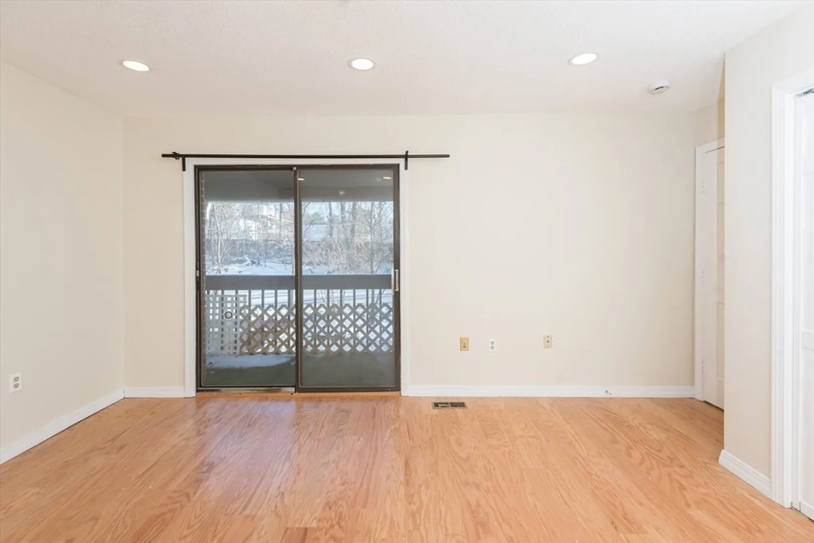 468 Island St #468 Photo 23