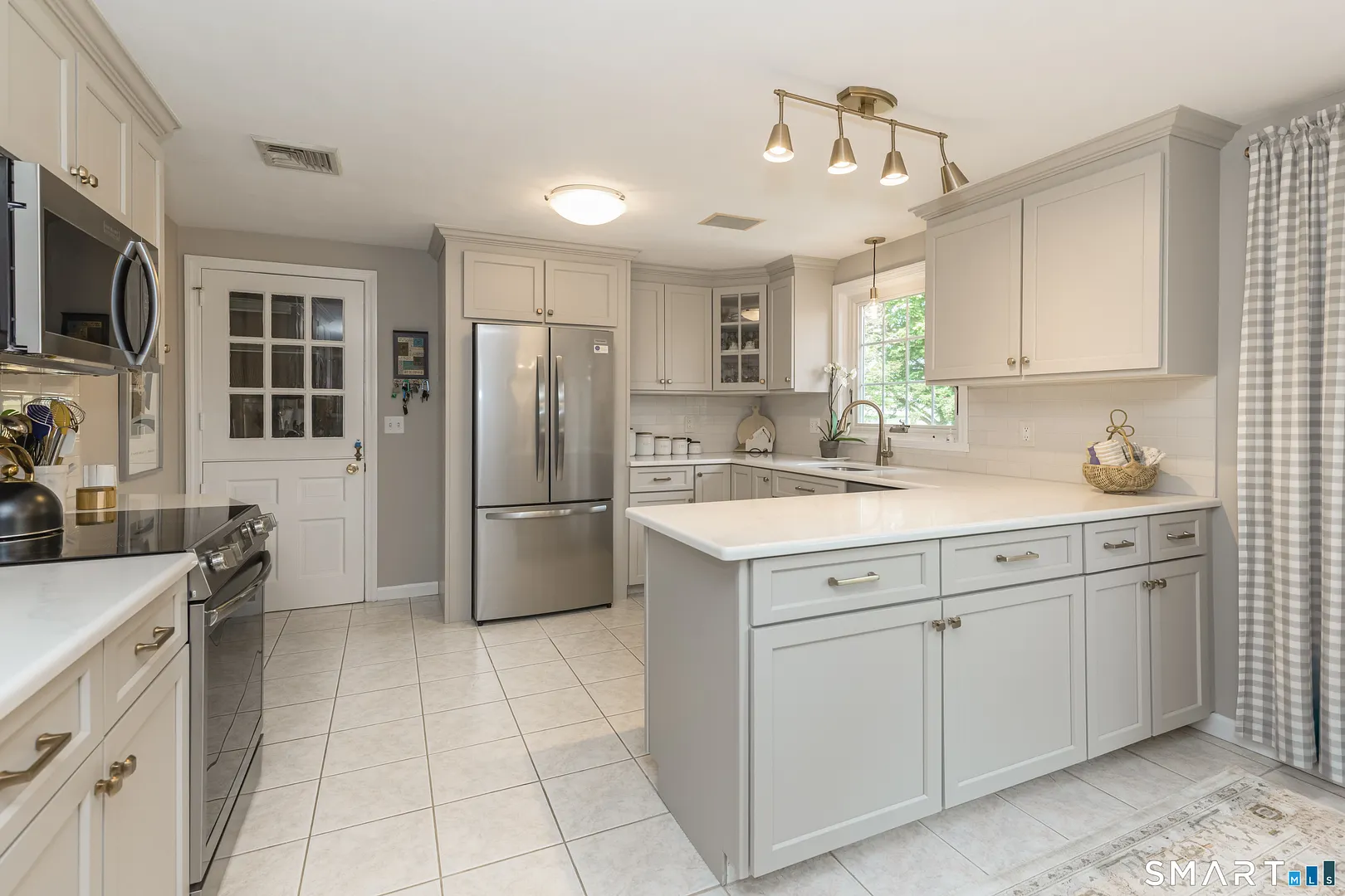 23 Hilltop Avenue Photo 10