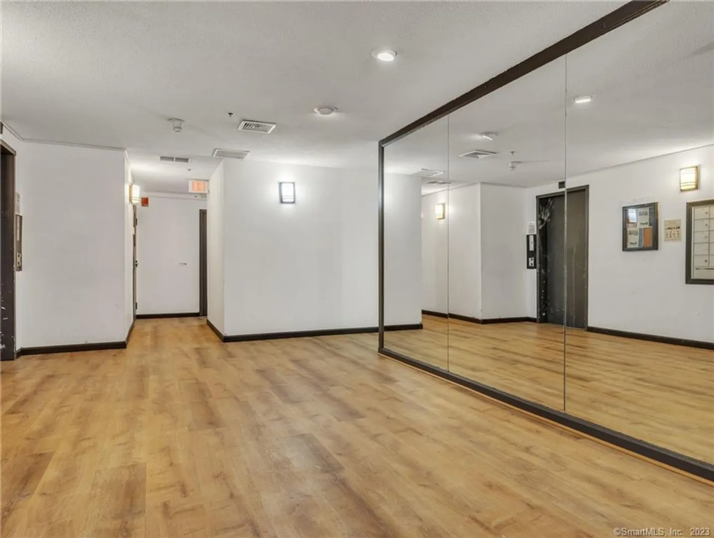 213 Franklin Avenue  #405 Photo 31