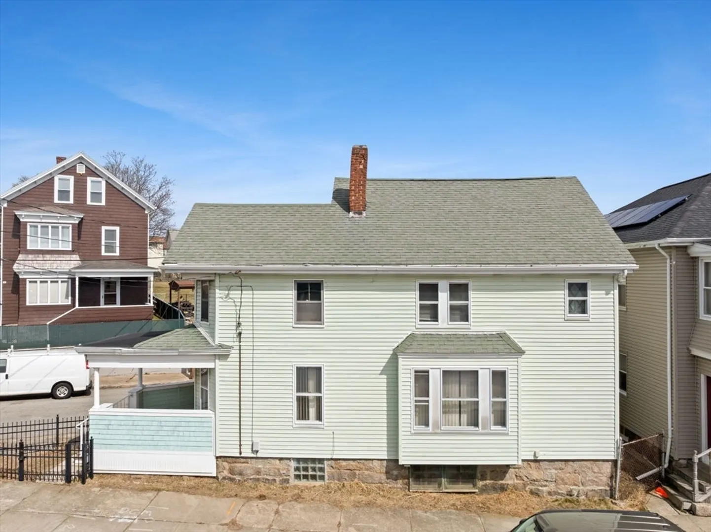2018 Pleasant St Photo 3