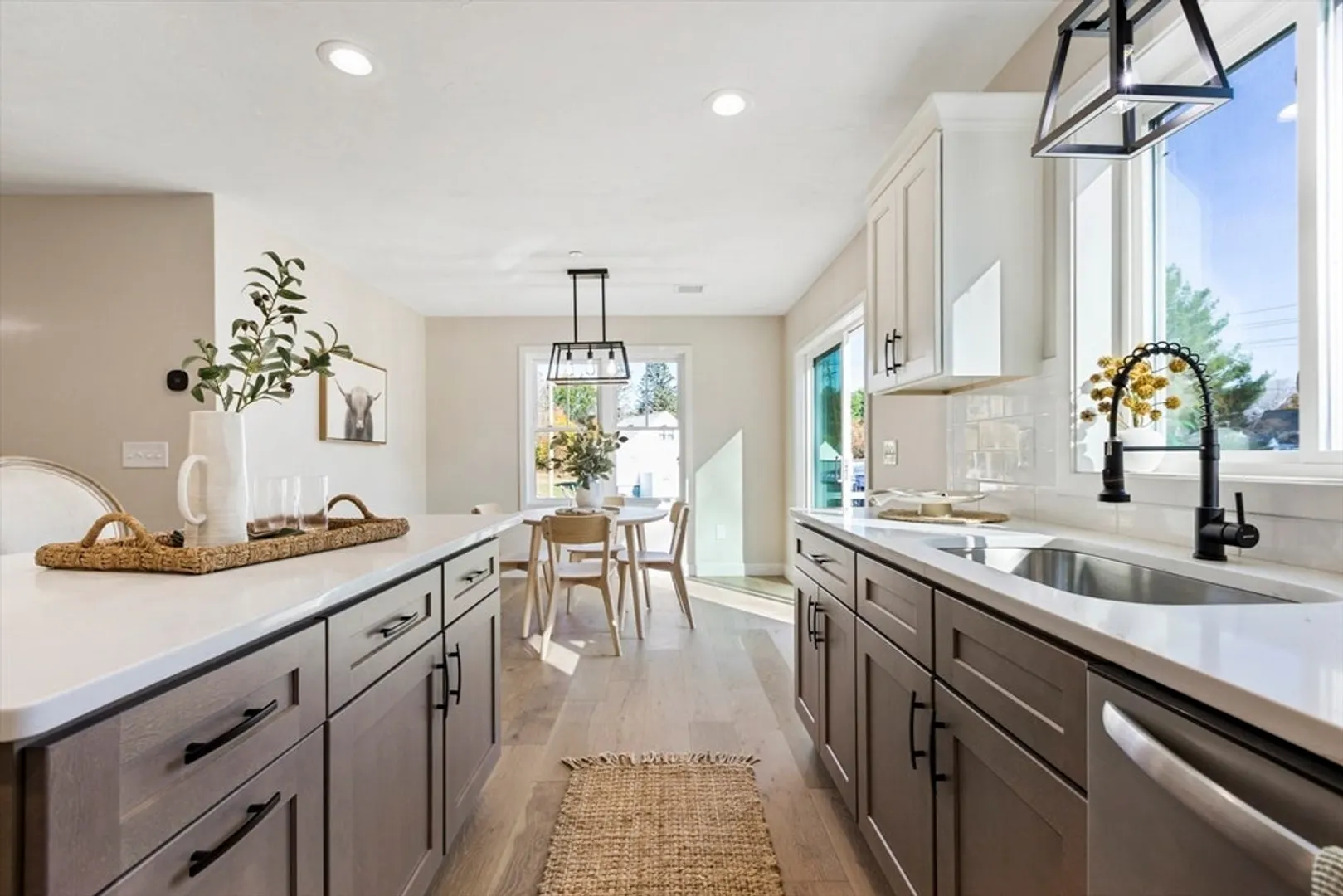 40 Filipe Way  #B Photo 4