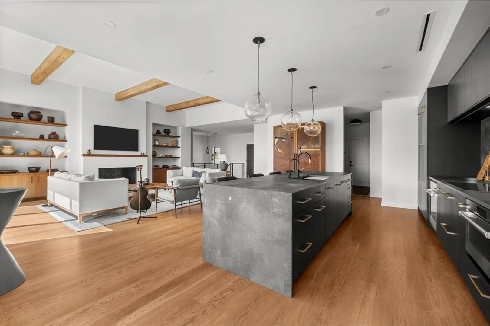 61 Green Avenue Photo 8